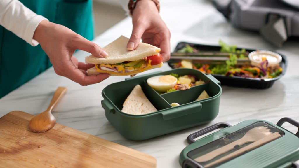 Ideen fürs Pausenbrot: Brotdose packen.