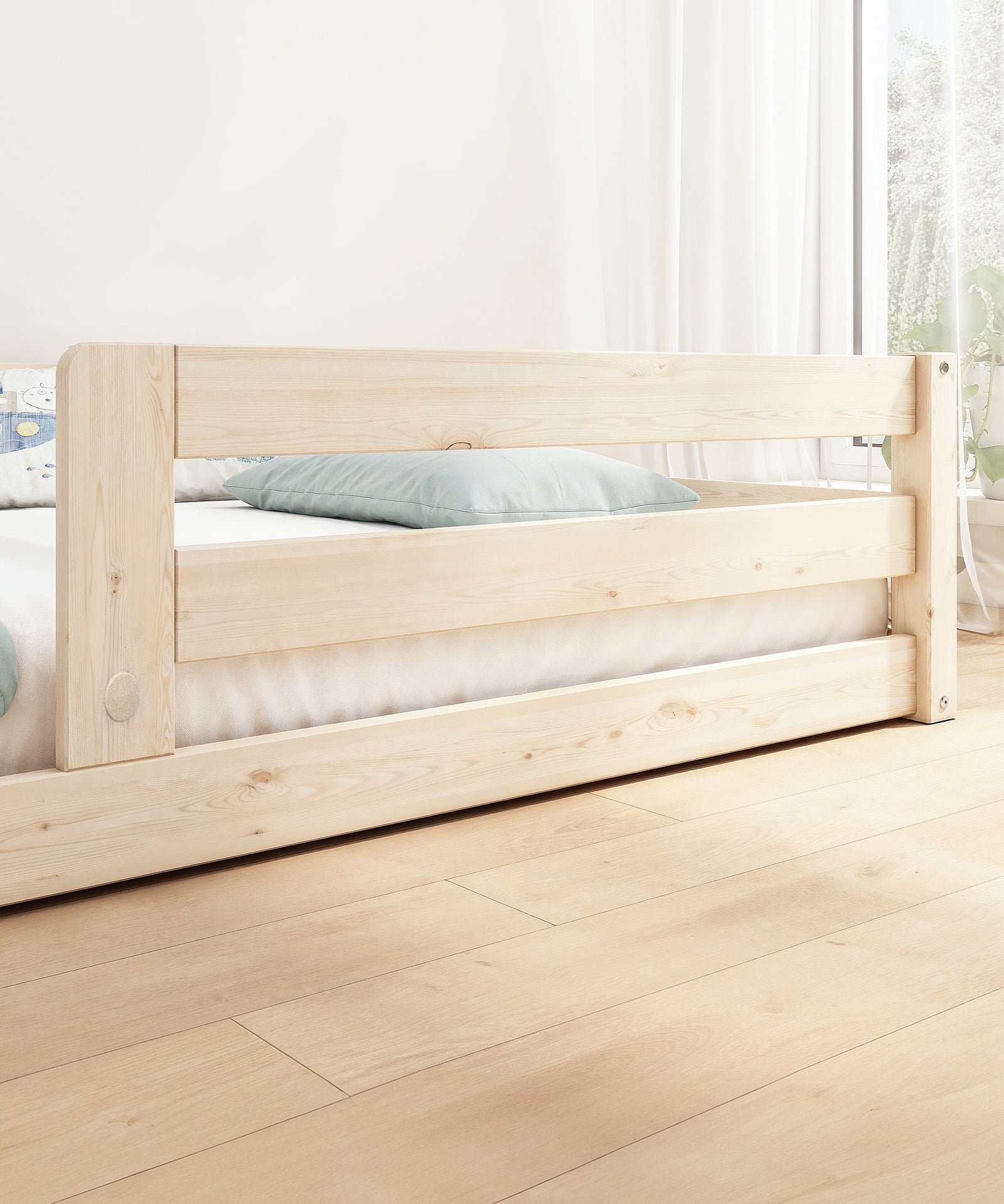 Bodenbett Kiefer K3 Natur mit Rausfallschutz.