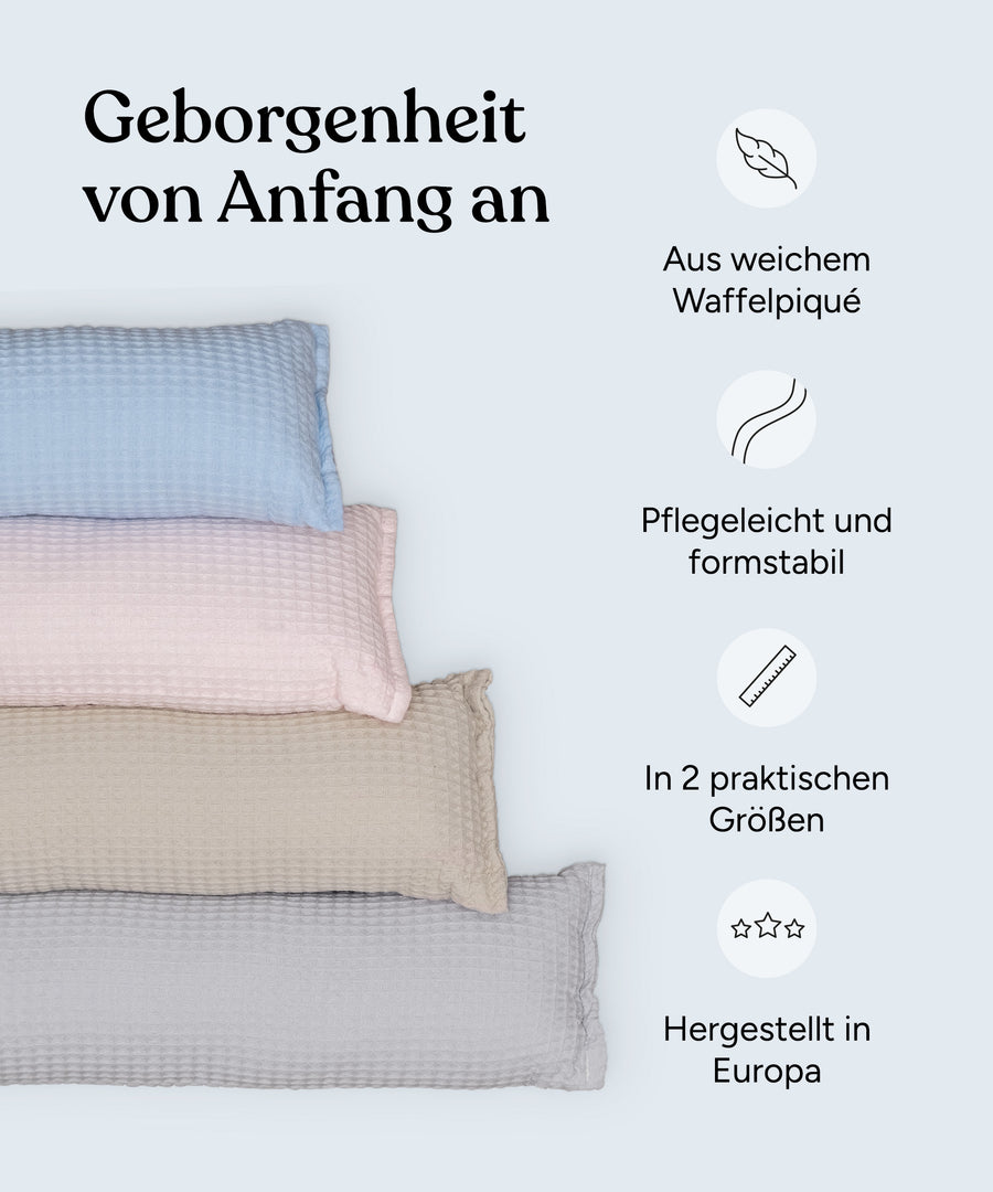 Geborgenheit von Anfang an. Vorteile der Bettschlange: Aus weichem Waffelpiqué, pflegeleicht und formstabil, in 2 praktischen Größen, hergestellt in Europa.