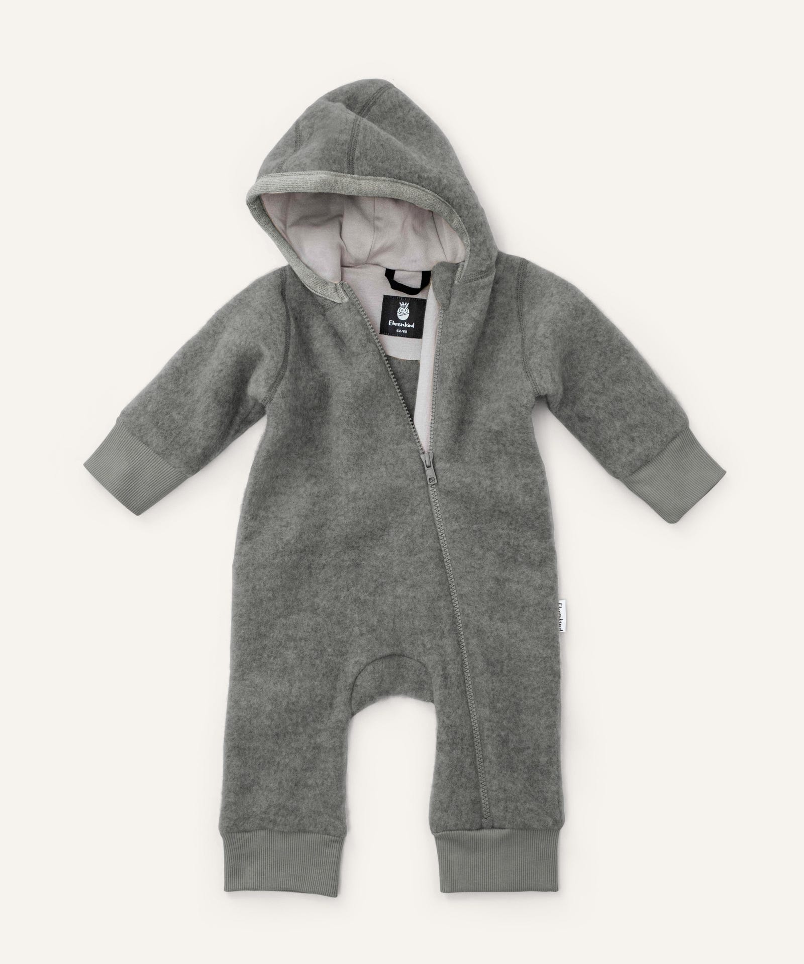 Wollfleeceoverall in Grau.