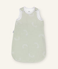 Musselin Babyschlafsack ganzjährig Salbei gemustert.