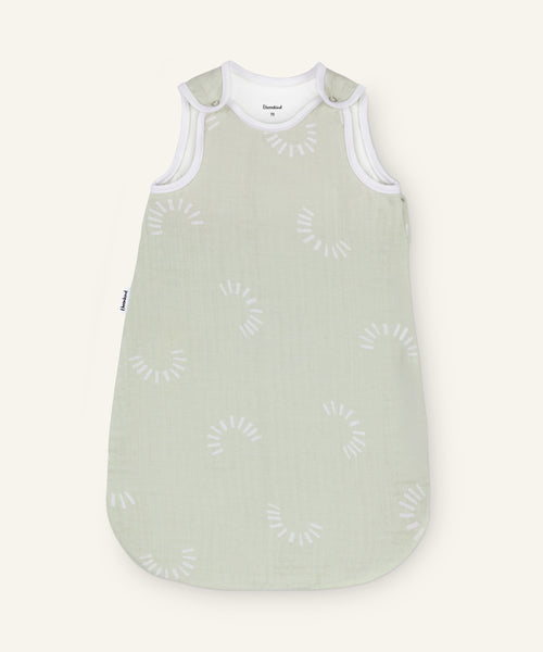 Musselin Babyschlafsack ganzjährig Salbei gemustert.