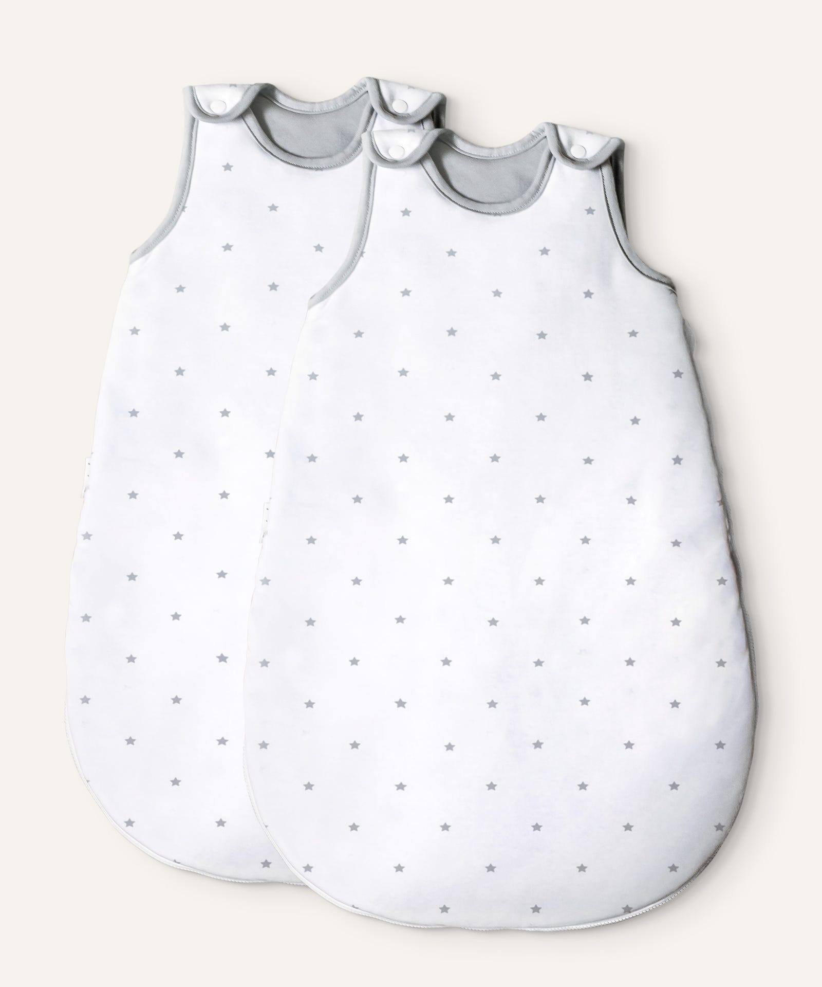2er Bundle Ehrenkind Baby-Sommerschlafsack rund in weiß mit grauen Sternen.
