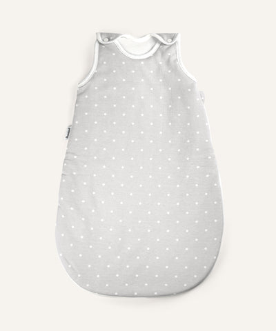 Ehrenkind Baby-Sommerschlafsack in grau mit weißen Punkten.