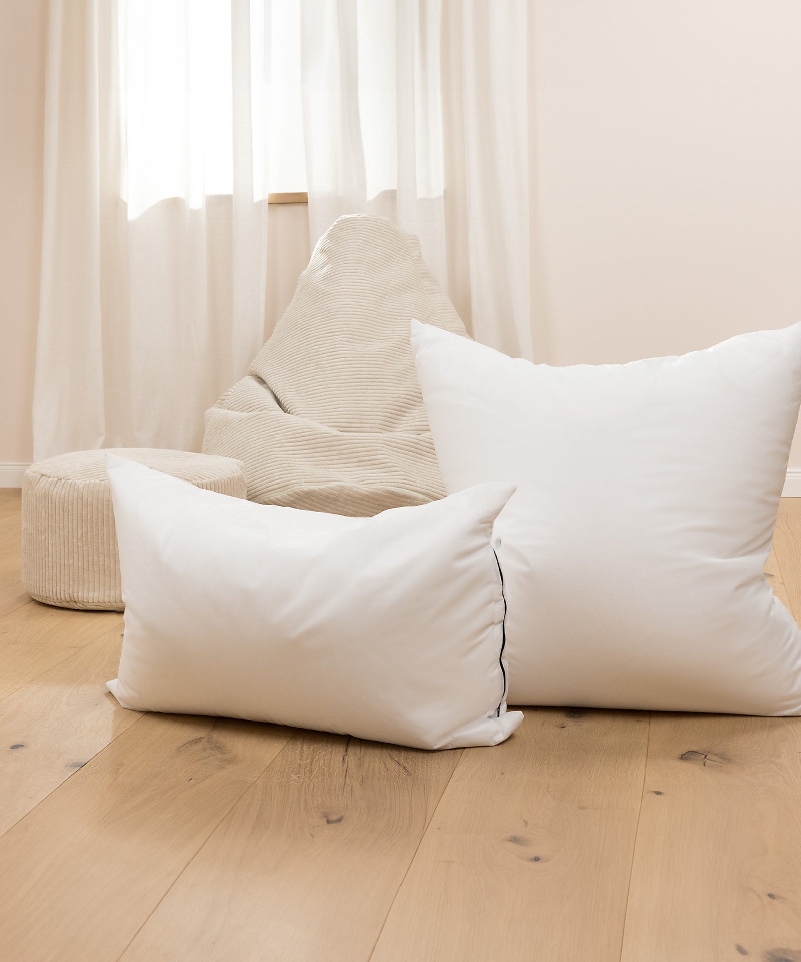 Die richtige Menge für dein Modell*50 Liter eignen sich für unsere Poufs, 100 Liter sind ideal für unsere Cord und Outdoor Sitzsäcke.| EPS-Perlen Nachfüllpack in 50 oder 100 Liter.