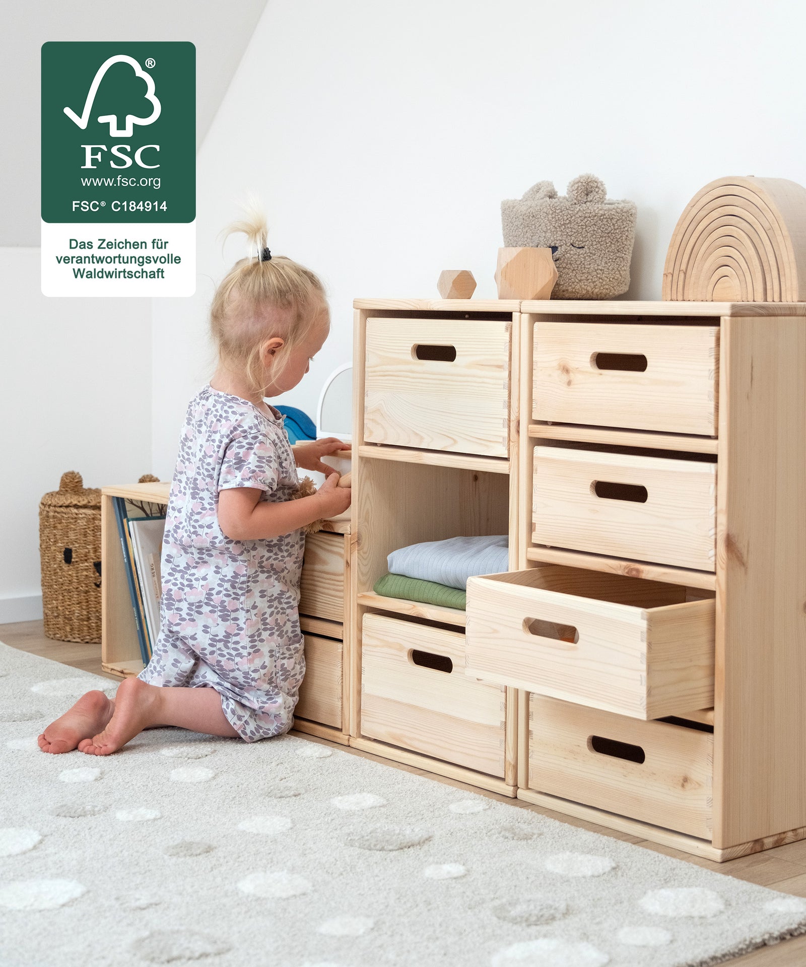 Platz zum Spielen*Die einzelnen Module sind ein idealer Platz zum Malen und Spielen. Für Kinder können sie auch als Sitzgelegenheit genutzt werden.|Aufbewahrungssystem im Kinderzimmer.|Aufbewahrungssystem als Platz zum Spielen.