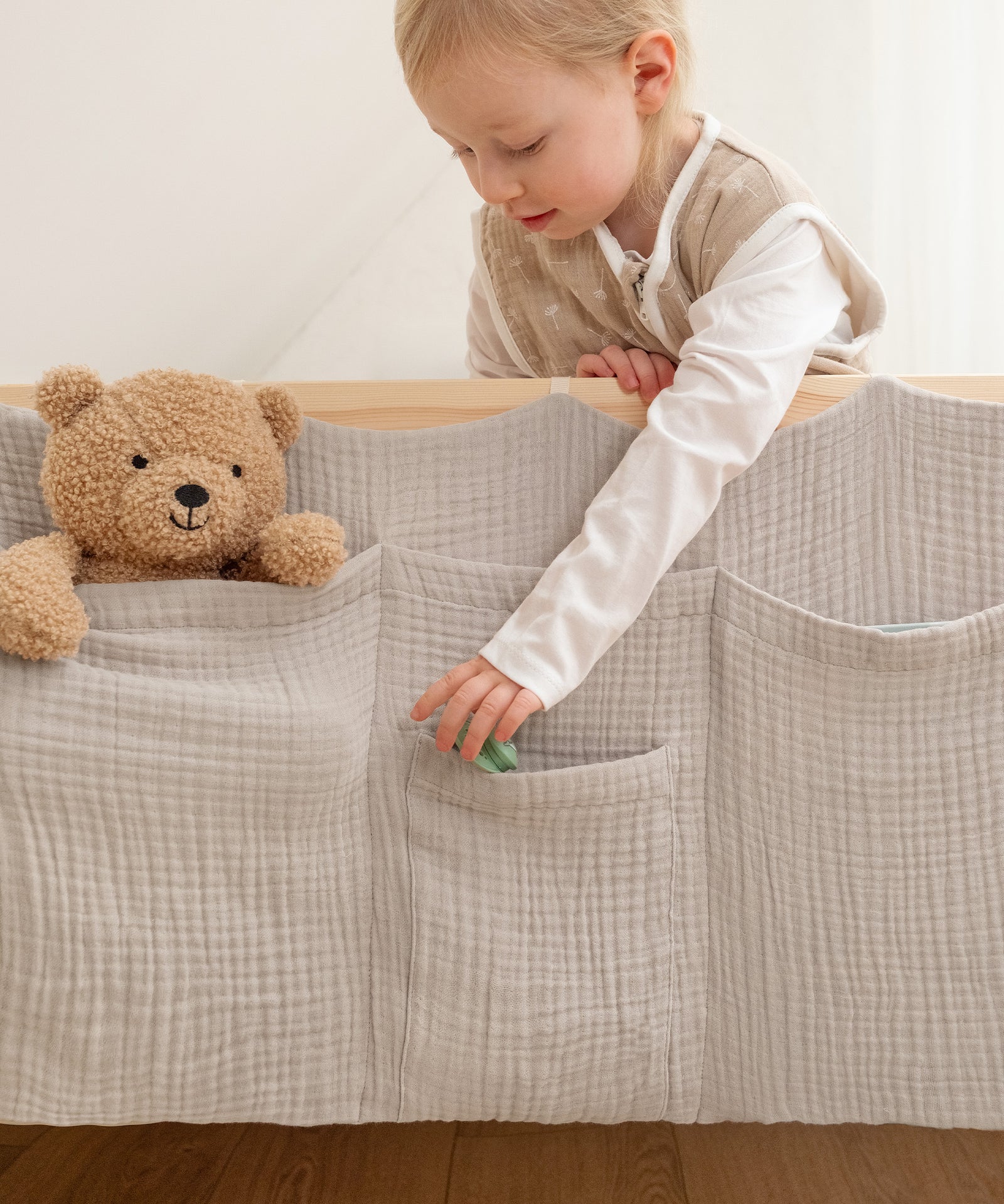 Reißverschluss mit Kinnschutz*Leichtläufiger Reißverschluss ermöglicht unkompliziertes An- und Ausziehen.|Schlafsack-Reißverschluss mit Schutzabdeckung.