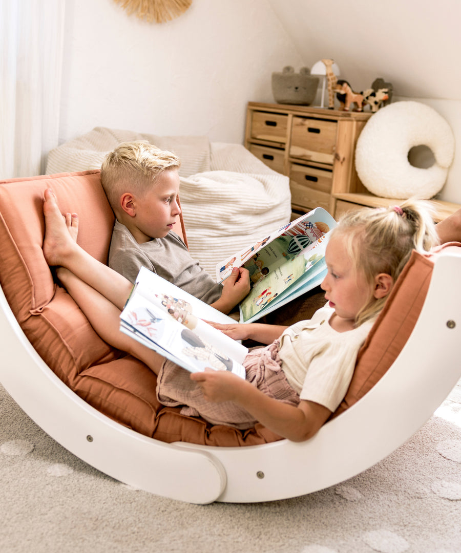 70 × 140 cm für Kletterbogen passend*In der Größe 70 × 140 cm eignet sich die Matratze als Auflage für den Ehrenkind Kletterbogen – so wird daraus eine gemütliche Wippe.|Bodenmatratze als weiche Unterlage für den Ehrenkind Kletterbogen im Kinderzimmer.