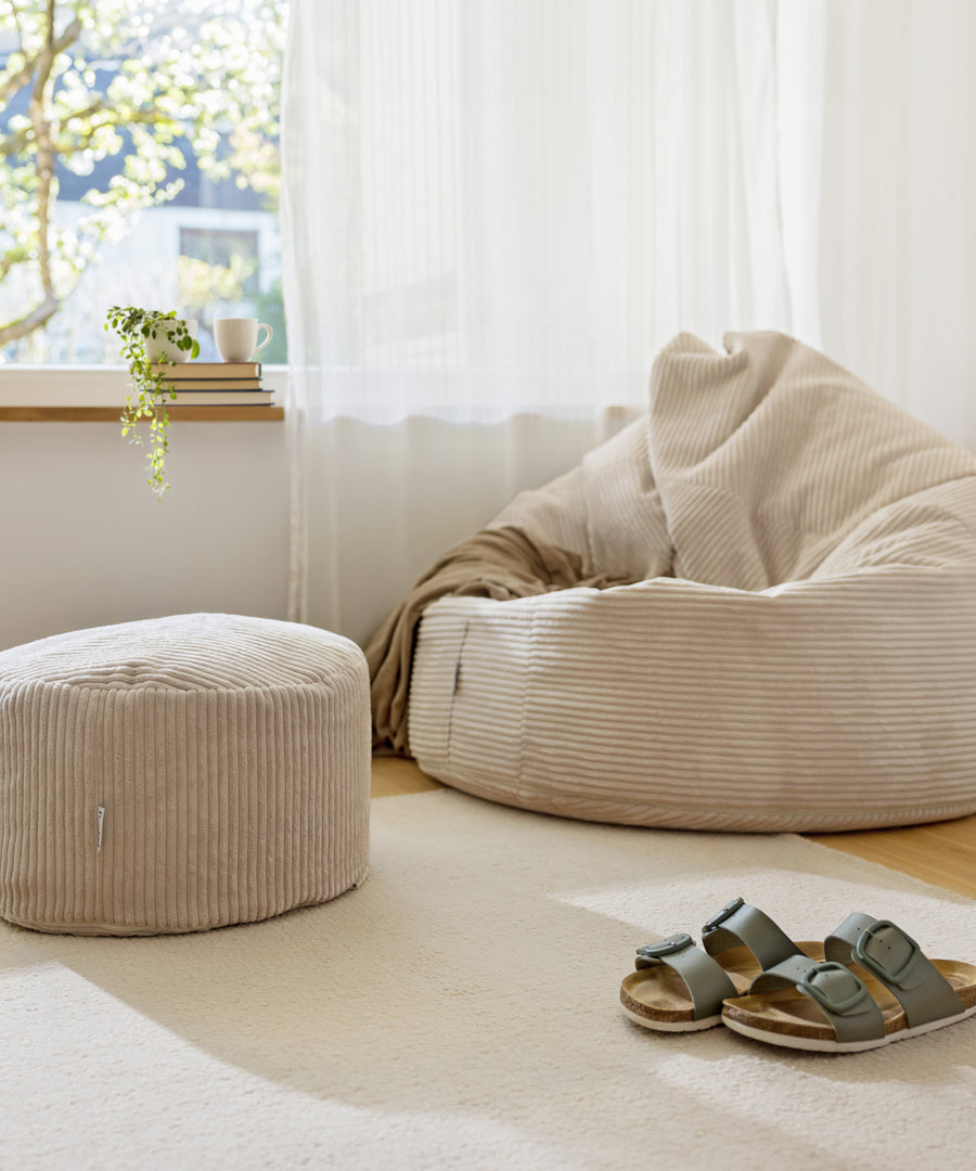 Cord Pouf als Fußablage, Sitzhocker oder Beistelltisch im Kinderzimmer